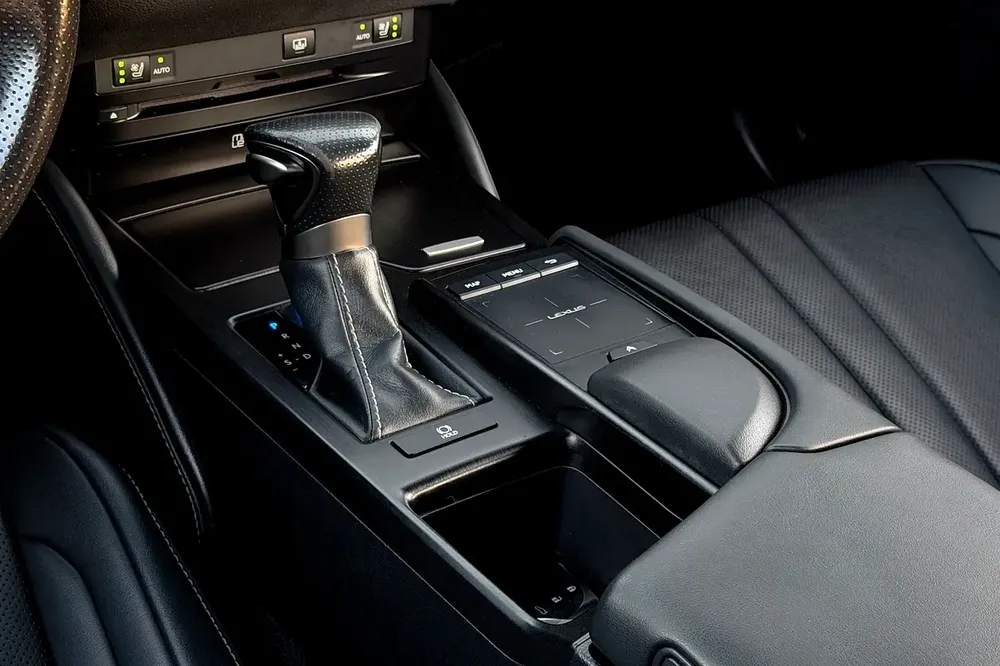 Lexus Service History / 2 Keys | Lexus ES350 F-Sport 2020 GCC Specifications (Single Owner) - Image 13