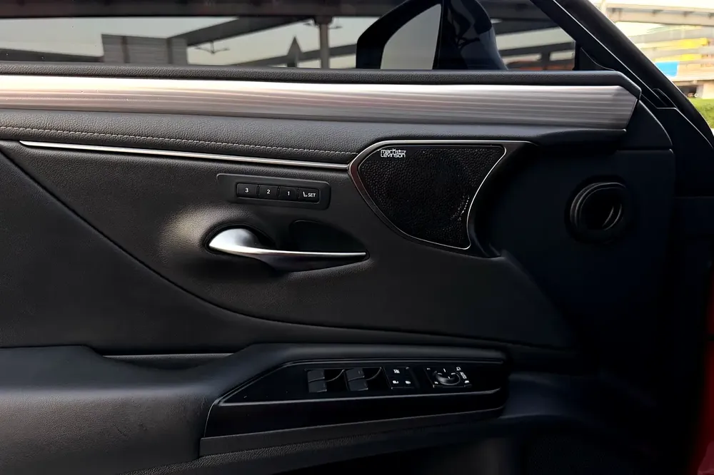 Lexus Service History / 2 Keys | Lexus ES350 F-Sport 2020 GCC Specifications (Single Owner) - Image 17