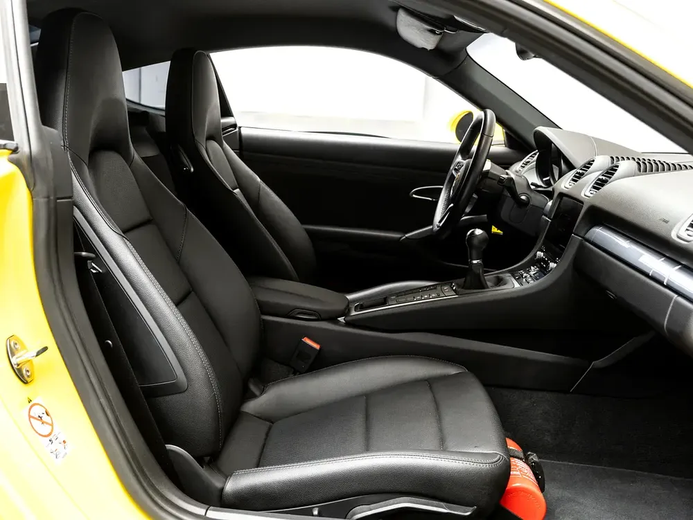 2024 Porsche Cayman, 2026 Porsche Warranty, Low KMs, GCC - Image 10