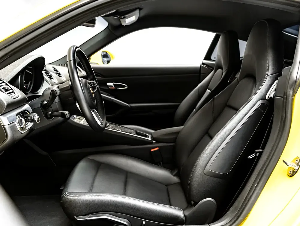 2024 Porsche Cayman, 2026 Porsche Warranty, Low KMs, GCC - Image 11