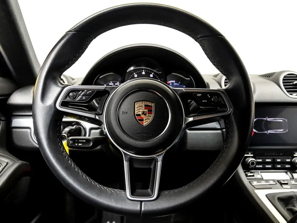 2024 Porsche Cayman, 2026 Porsche Warranty, Low KMs, GCC - Image 12