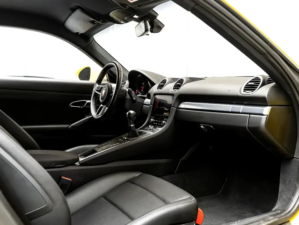 2024 Porsche Cayman, 2026 Porsche Warranty, Low KMs, GCC - Image 14