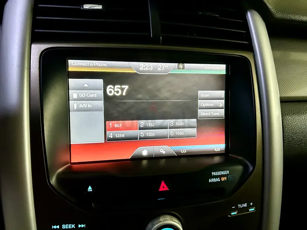 2014 Ford Edge SEL-AWD-immaculate condition inside and out-full service-100% Everything! - Image 14