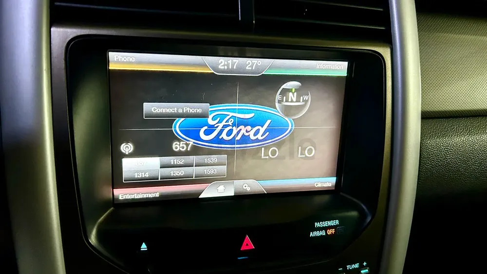2014 Ford Edge SEL-AWD-immaculate condition inside and out-full service-100% Everything! - Image 16