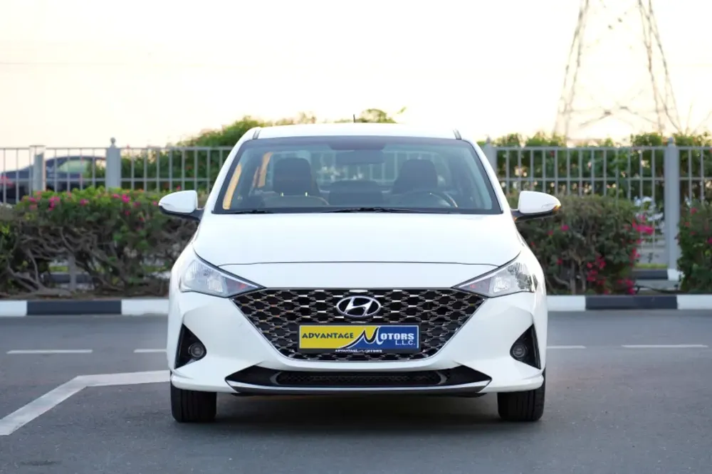 HYUNDAI ACCENT 2022 GCC 91,000 KM WHITE - Image 5