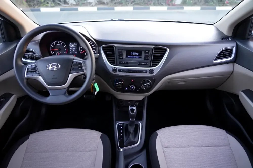 HYUNDAI ACCENT 2022 GCC 91,000 KM WHITE - Image 8