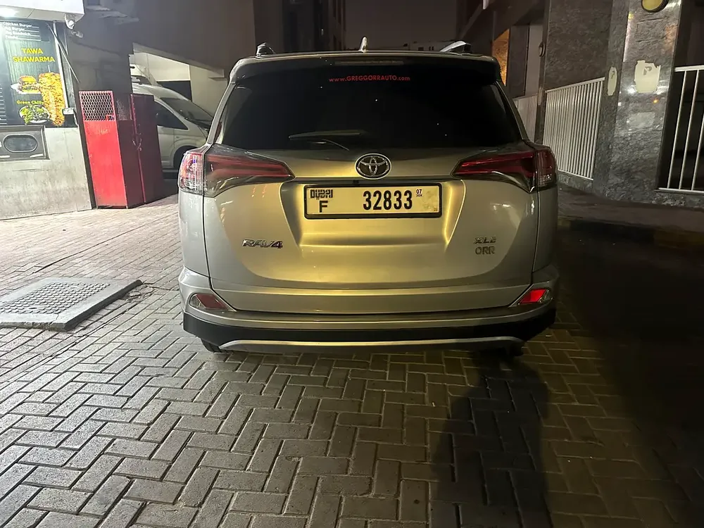 Toyota Rav 4 Limited 2016 - American Specs - GCC Car - Image 4