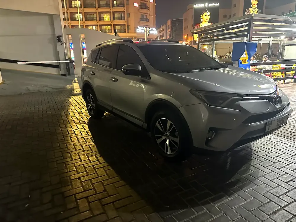 Toyota Rav 4 Limited 2016 - American Specs - GCC Car - Image 6