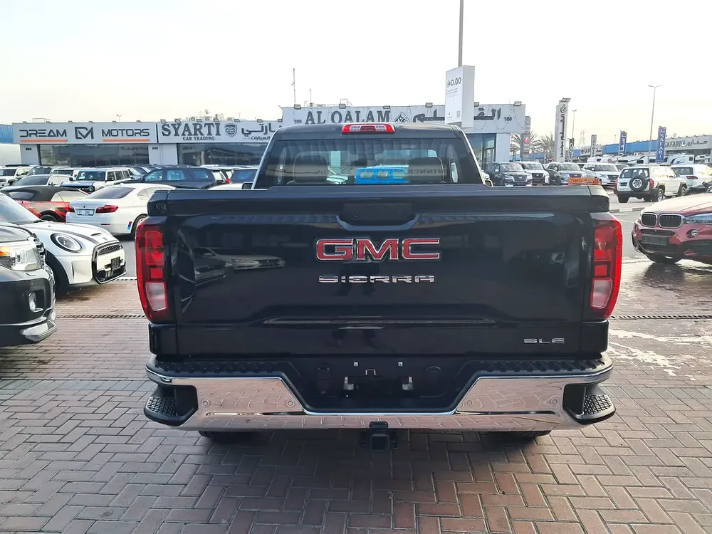 GMC Sierra SLE 5.3L Gcc Specs Single Owner 100% Original Paint Accident Free Very Well Maintained - Image 10