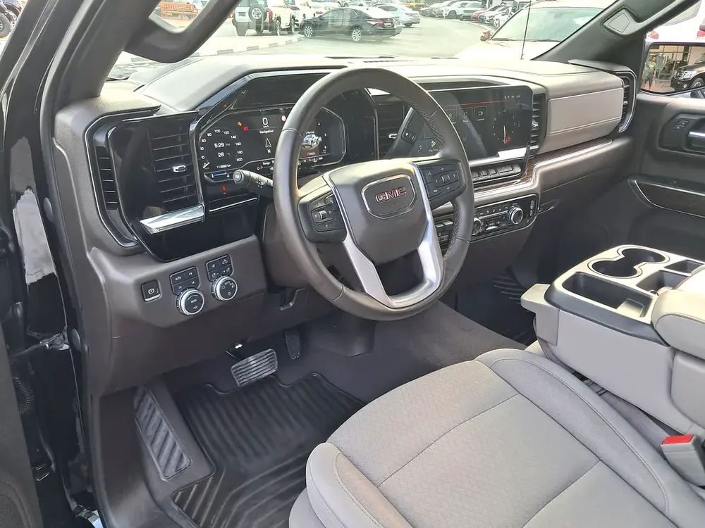 GMC Sierra SLE 5.3L Gcc Specs Single Owner 100% Original Paint Accident Free Very Well Maintained - Image 11