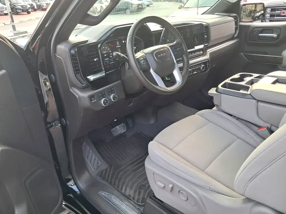 GMC Sierra SLE 5.3L Gcc Specs Single Owner 100% Original Paint Accident Free Very Well Maintained - Image 13