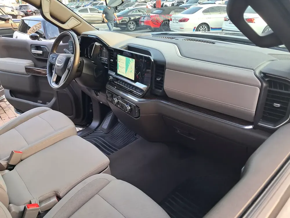GMC Sierra SLE 5.3L Gcc Specs Single Owner 100% Original Paint Accident Free Very Well Maintained - Image 15