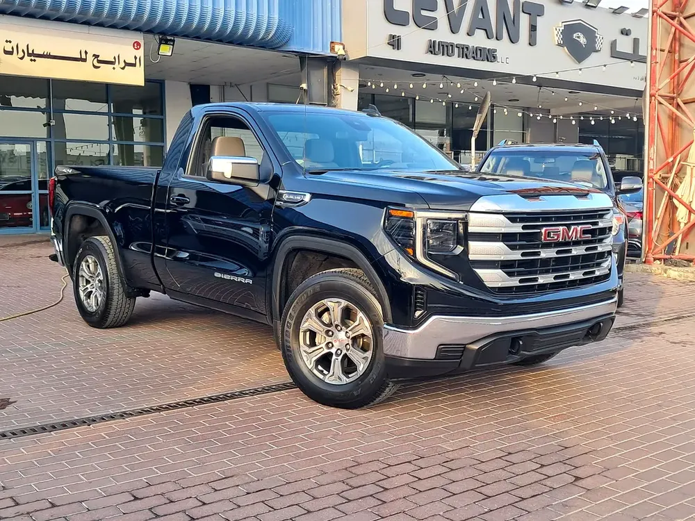 GMC Sierra SLE 5.3L Gcc Specs Single Owner 100% Original Paint Accident Free Very Well Maintained - Image 4