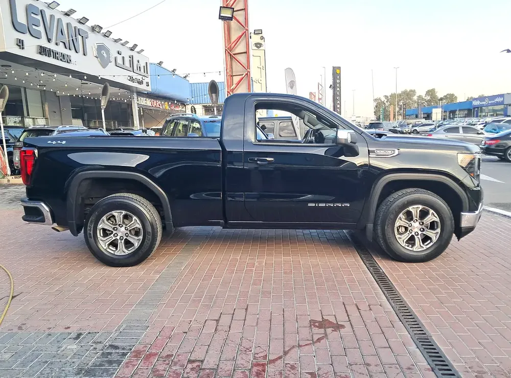 GMC Sierra SLE 5.3L Gcc Specs Single Owner 100% Original Paint Accident Free Very Well Maintained - Image 7