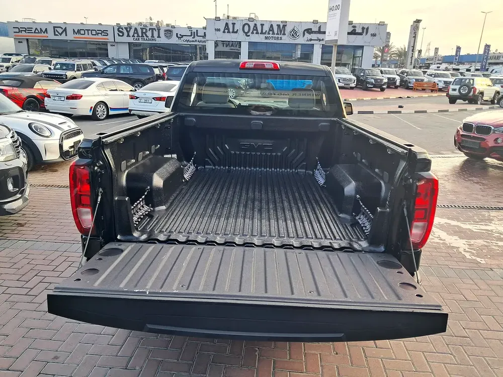 GMC Sierra SLE 5.3L Gcc Specs Single Owner 100% Original Paint Accident Free Very Well Maintained - Image 8