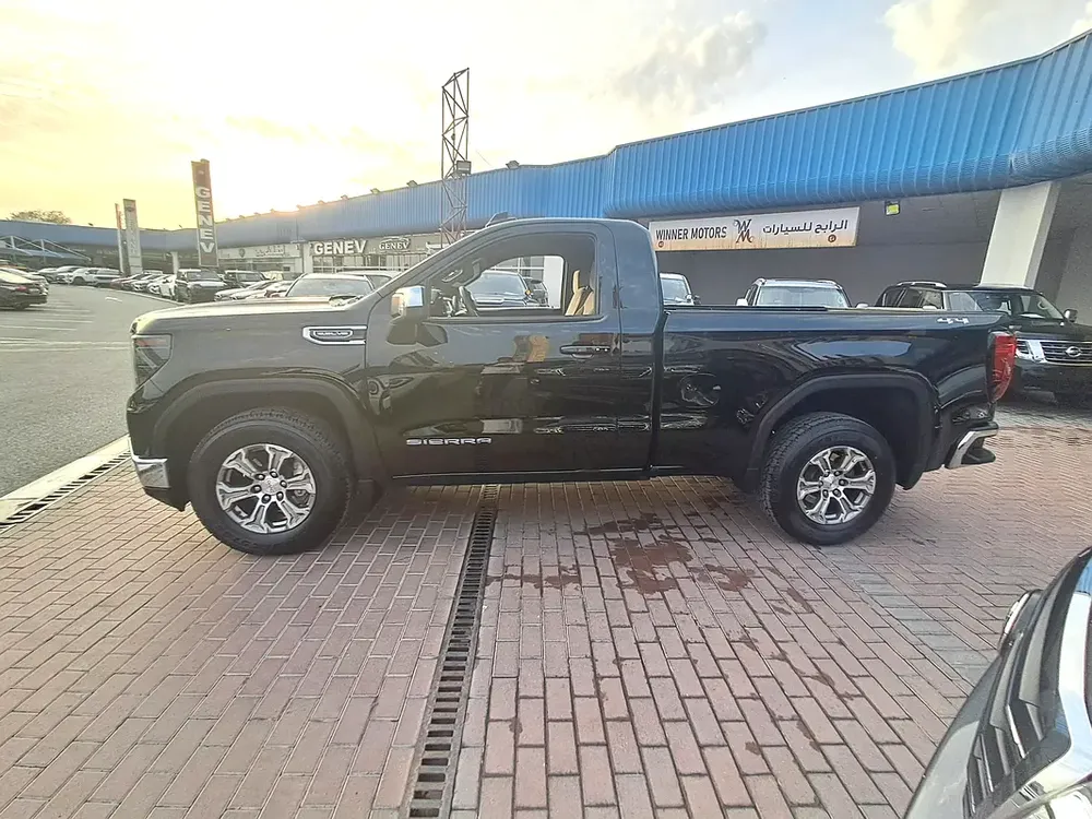 GMC Sierra SLE 5.3L Gcc Specs Single Owner 100% Original Paint Accident Free Very Well Maintained - Image 9