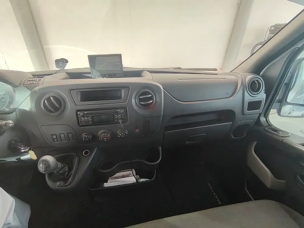 Renault van  master - Image 8