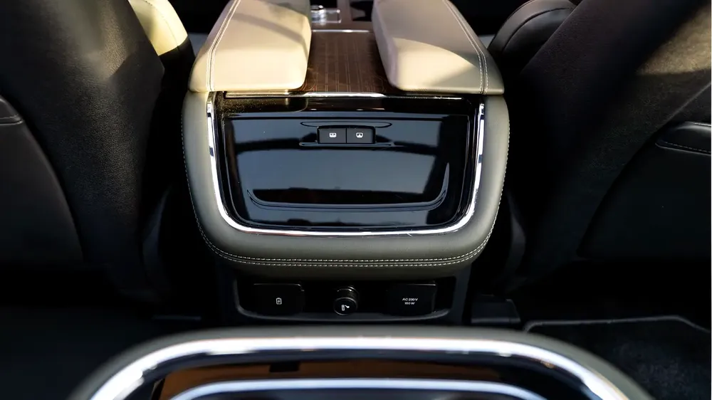 2024 Lincoln Navigator Presidential, Lincoln Warranty + Service Pack, Very Low Kms, 7-Seater, GCC - Image 14