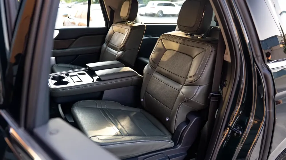 2024 Lincoln Navigator Presidential, Lincoln Warranty + Service Pack, Very Low Kms, 7-Seater, GCC - Image 17