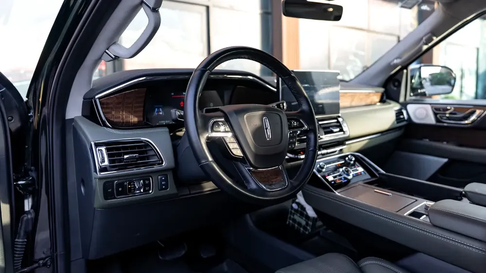 2024 Lincoln Navigator Presidential, Lincoln Warranty + Service Pack, Very Low Kms, 7-Seater, GCC - Image 8