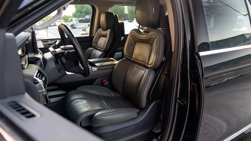 2024 Lincoln Navigator Presidential, Lincoln Warranty + Service Pack, Very Low Kms, 7-Seater, GCC - Image 9