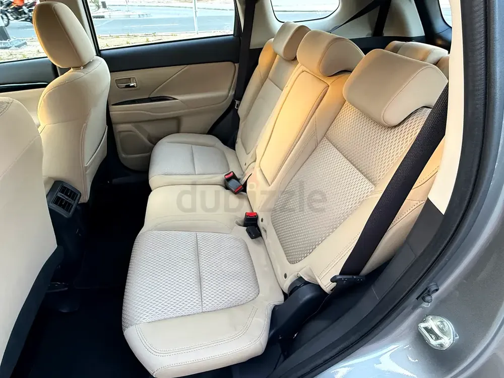 Mitsubishi Outlander GLX 2023,4X4/7 SEATER- GCC Specs - Like New! Low milage - Image 11