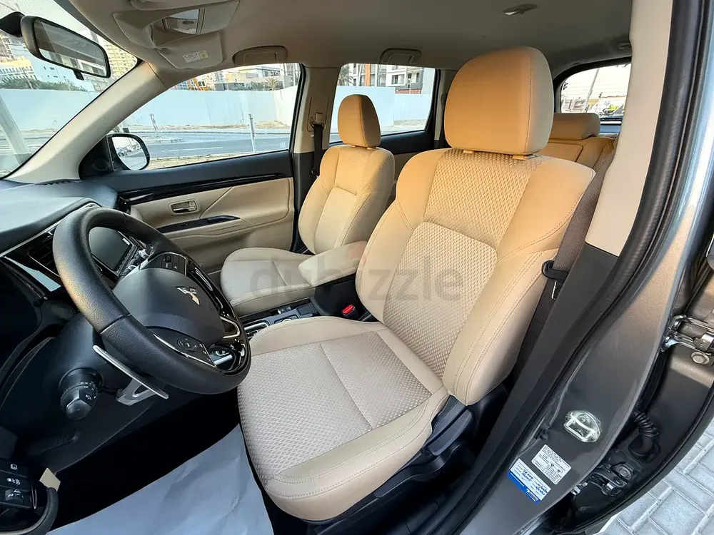 Mitsubishi Outlander GLX 2023,4X4/7 SEATER- GCC Specs - Like New! Low milage - Image 12