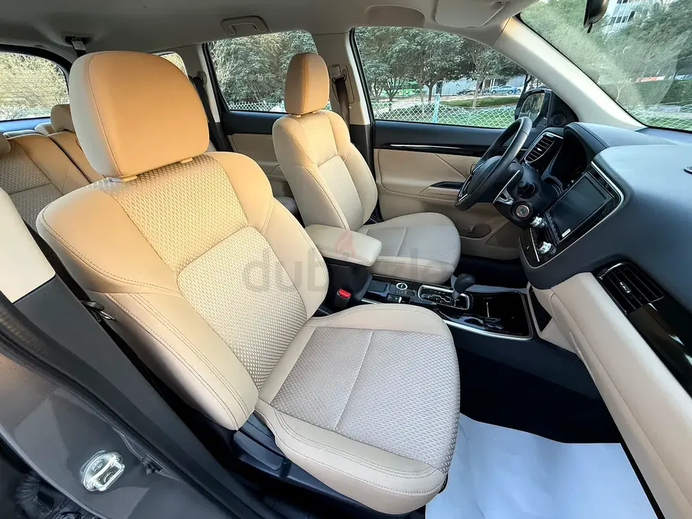 Mitsubishi Outlander GLX 2023,4X4/7 SEATER- GCC Specs - Like New! Low milage - Image 13