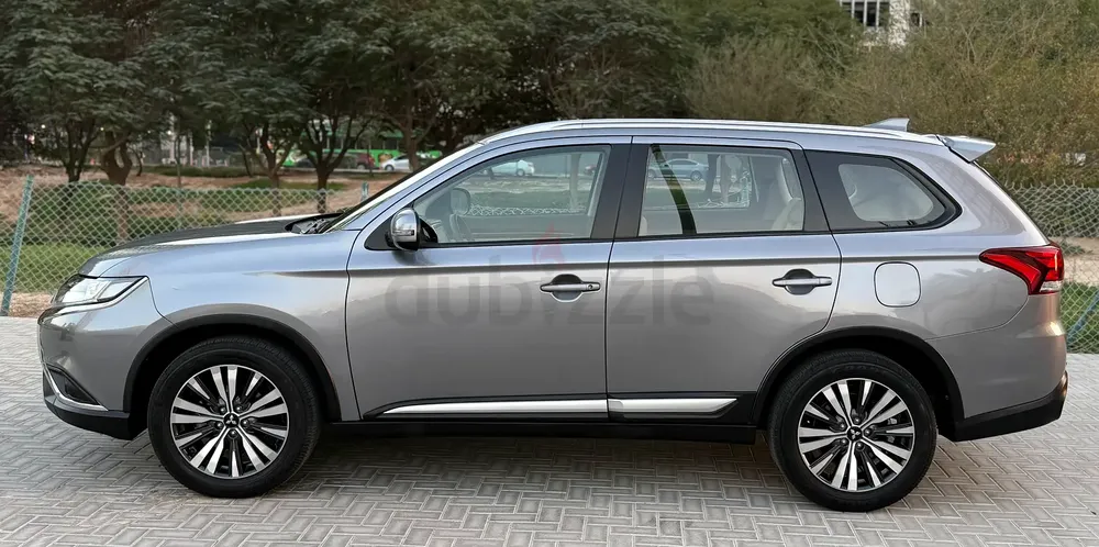 Mitsubishi Outlander GLX 2023,4X4/7 SEATER- GCC Specs - Like New! Low milage - Image 5