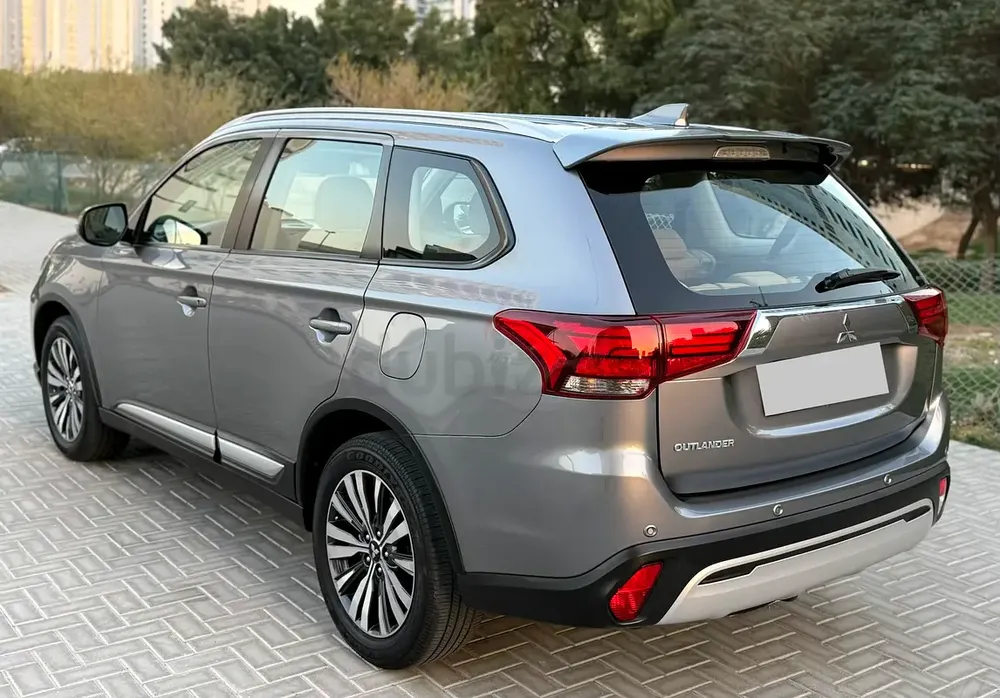 Mitsubishi Outlander GLX 2023,4X4/7 SEATER- GCC Specs - Like New! Low milage - Image 8