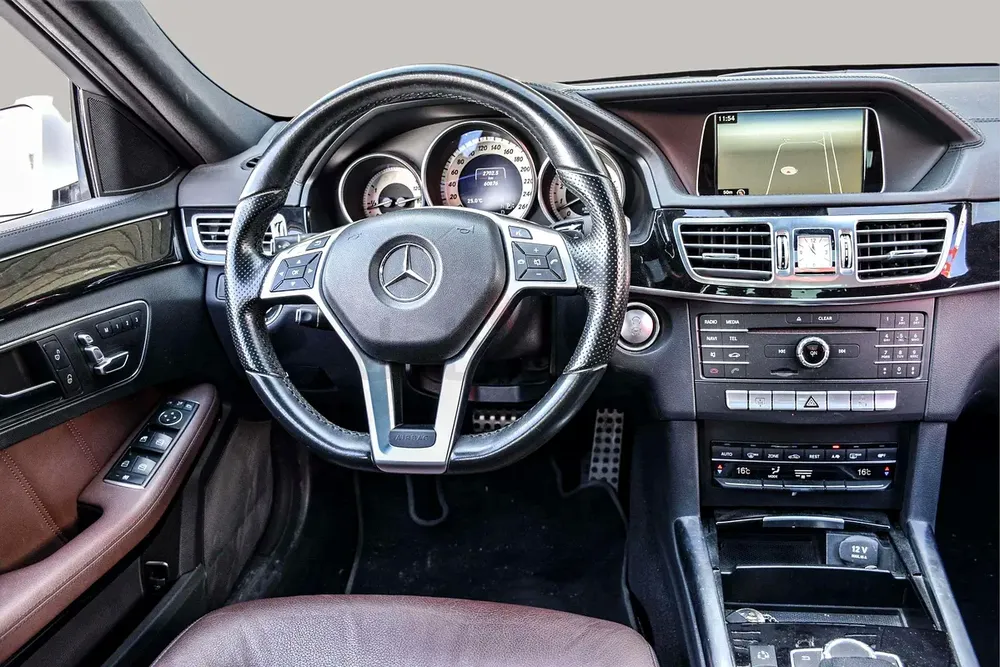 AED 2640/month | 2016 Mercedes-Benz E-Class E 300 | GCC Specs | Ref#406322 - Image 10