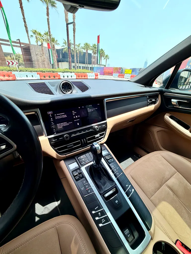 Porsche Macan 2020 — GCC Spec | Full Porsche Service History | Immaculate - Image 15