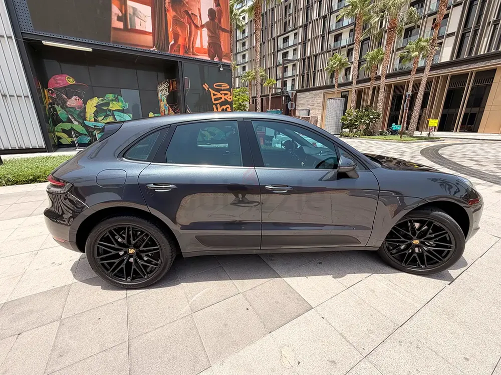 Porsche Macan 2020 — GCC Spec | Full Porsche Service History | Immaculate - Image 5