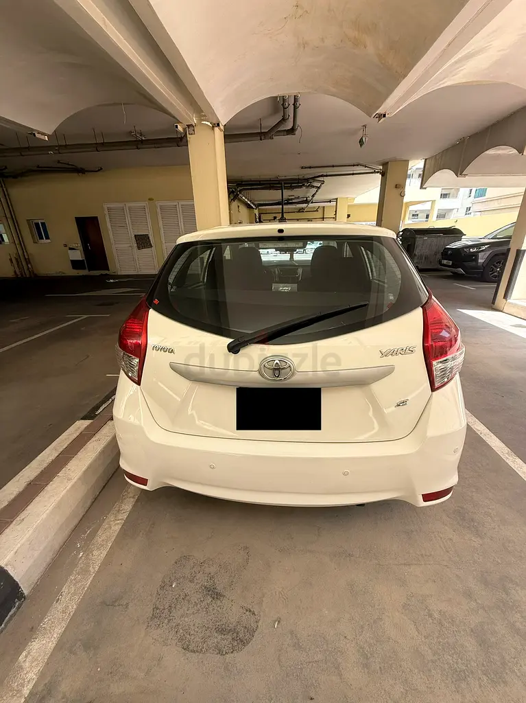 Toyota Yaris 2015 SE lady driven direct ownerGCC Specs - Excellent Condition - Image 4