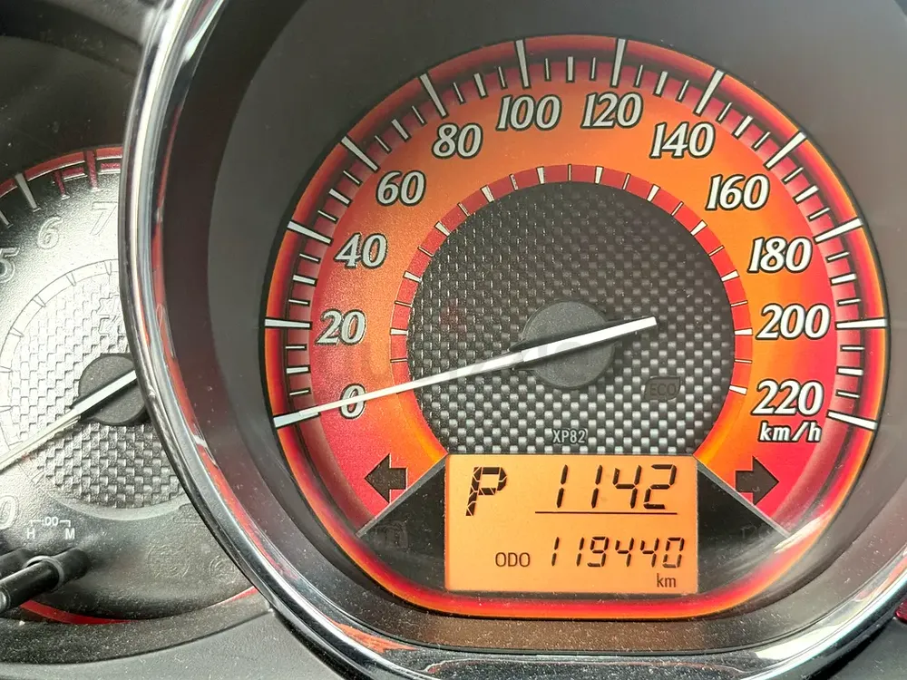 Toyota Yaris 2015 SE lady driven direct ownerGCC Specs - Excellent Condition - Image 5