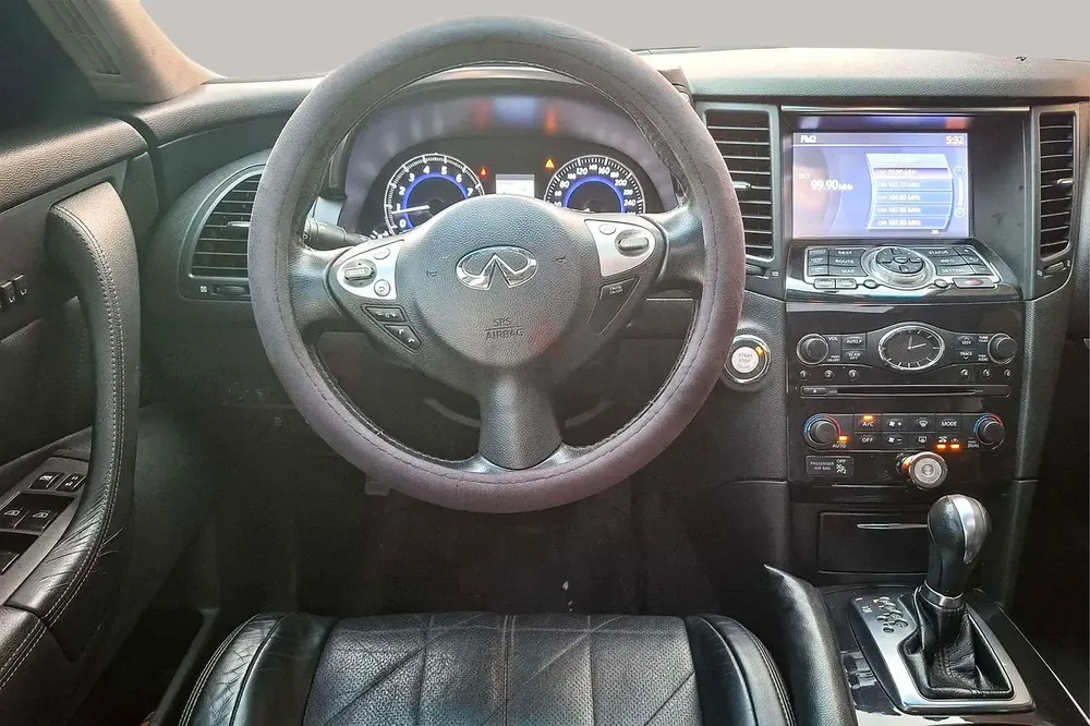 AED 705/month | 2017 Infiniti QX70 Luxury | GCC Specs | Ref#387379 - Image 10