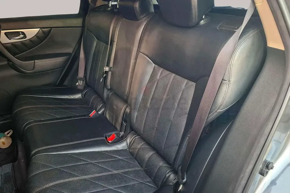AED 705/month | 2017 Infiniti QX70 Luxury | GCC Specs | Ref#387379 - Image 12