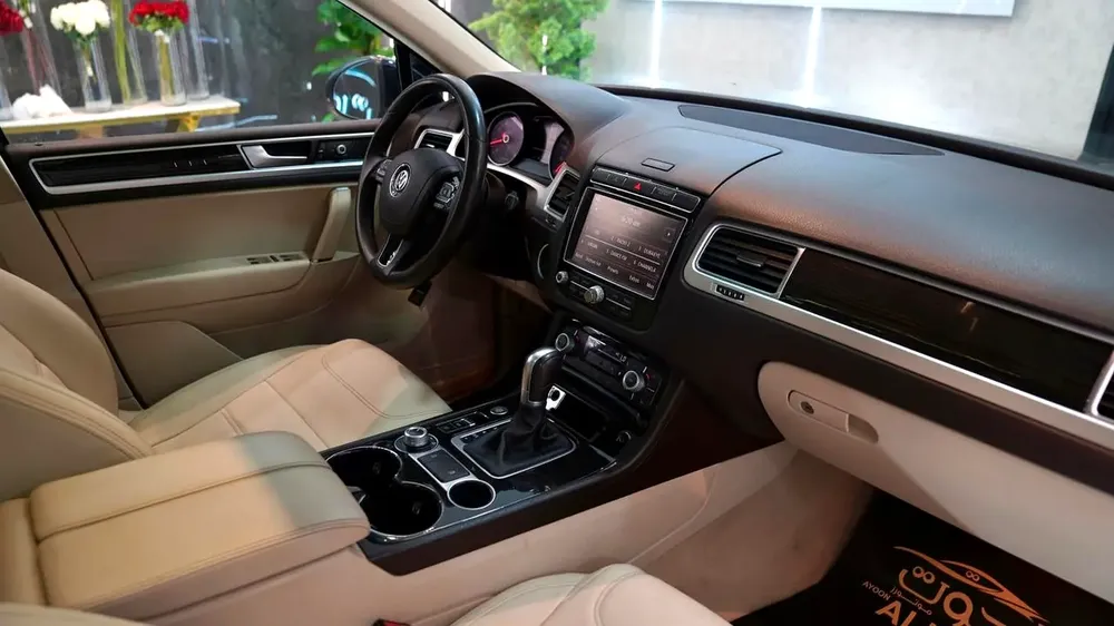SPECIAL VOLKSWAGEN TOUAREG V6 || GCC  || FULLY LOADED || UNIQUE ||  DEPENDABLE VEHICLE ||  LIKE NEW - Image 14