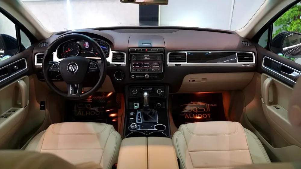 SPECIAL VOLKSWAGEN TOUAREG V6 || GCC  || FULLY LOADED || UNIQUE ||  DEPENDABLE VEHICLE ||  LIKE NEW - Image 15