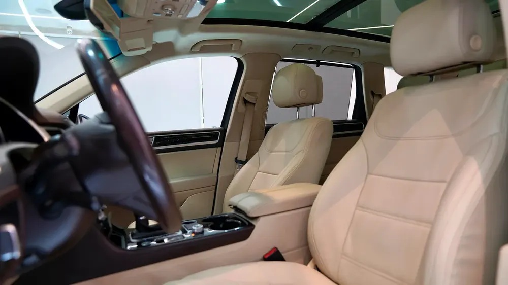SPECIAL VOLKSWAGEN TOUAREG V6 || GCC  || FULLY LOADED || UNIQUE ||  DEPENDABLE VEHICLE ||  LIKE NEW - Image 16