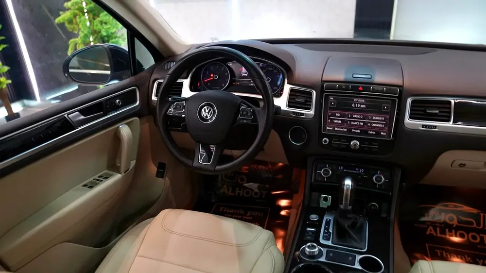 SPECIAL VOLKSWAGEN TOUAREG V6 || GCC  || FULLY LOADED || UNIQUE ||  DEPENDABLE VEHICLE ||  LIKE NEW - Image 17