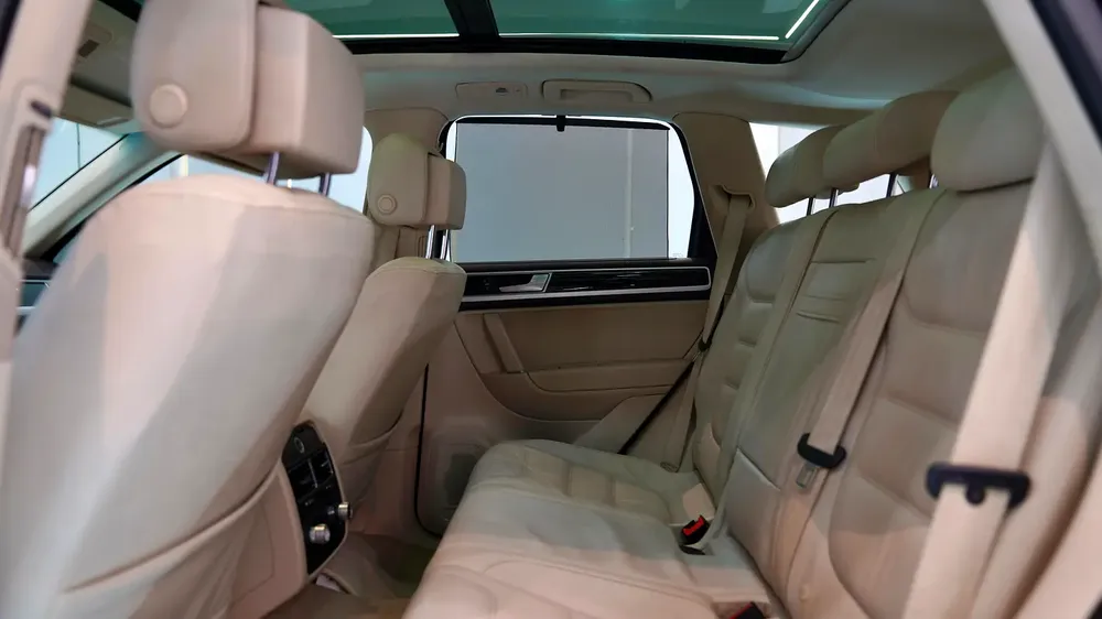SPECIAL VOLKSWAGEN TOUAREG V6 || GCC  || FULLY LOADED || UNIQUE ||  DEPENDABLE VEHICLE ||  LIKE NEW - Image 19