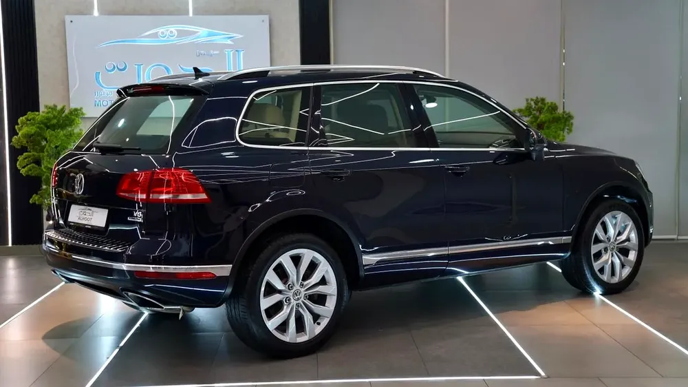 SPECIAL VOLKSWAGEN TOUAREG V6 || GCC  || FULLY LOADED || UNIQUE ||  DEPENDABLE VEHICLE ||  LIKE NEW - Image 4
