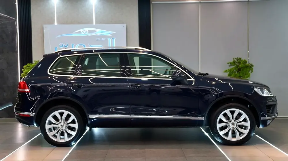 SPECIAL VOLKSWAGEN TOUAREG V6 || GCC  || FULLY LOADED || UNIQUE ||  DEPENDABLE VEHICLE ||  LIKE NEW - Image 9