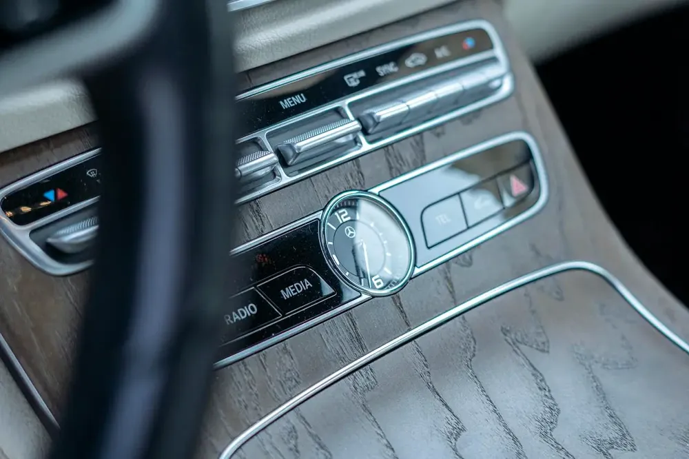 Mercedes-Benz E-Class E 350 2020 - American Specs clean title - Image 10