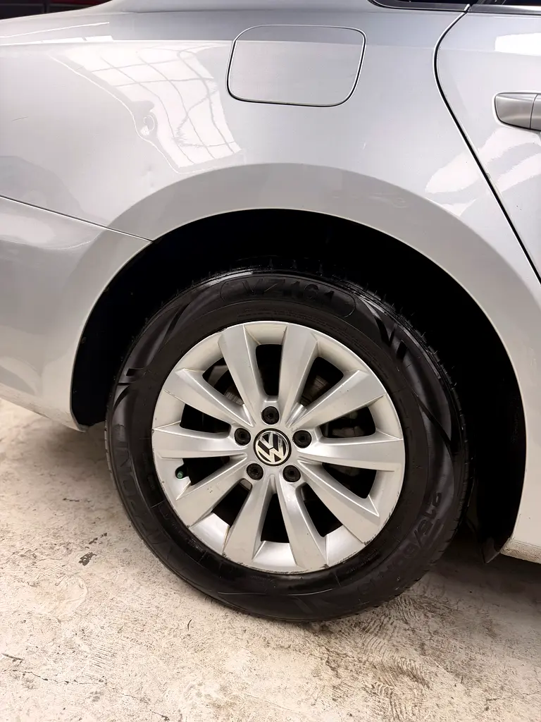 Perfect for a daily car 2014 GCC Specs good for its age - Image 11