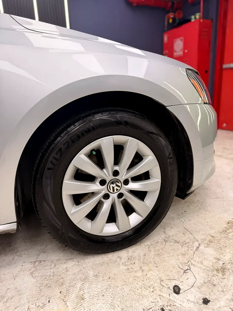 Perfect for a daily car 2014 GCC Specs good for its age - Image 12