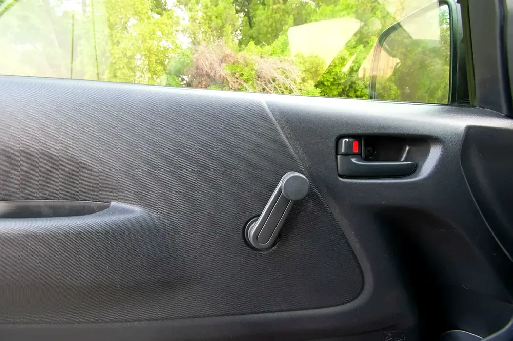 Toyota Hiace Standard Roof | Delivery Van | GCC Specs | Ref#T24064 - Image 12