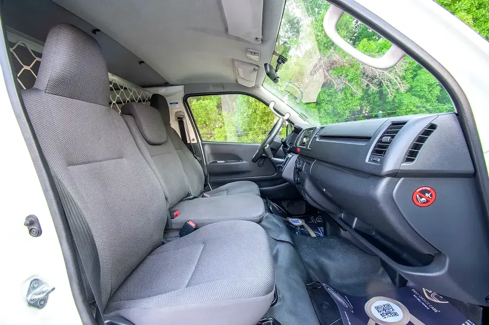 Toyota Hiace Standard Roof | Delivery Van | GCC Specs | Ref#T24064 - Image 9