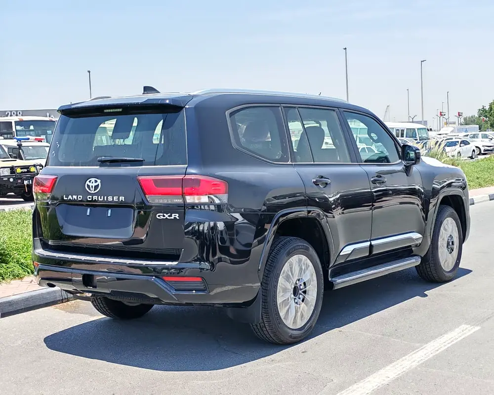2026 Toyota Land Cruiser LC300 GXR High Option with Sunroof 4.0L V6 Petrol A/T 4WD Export Only - Image 6